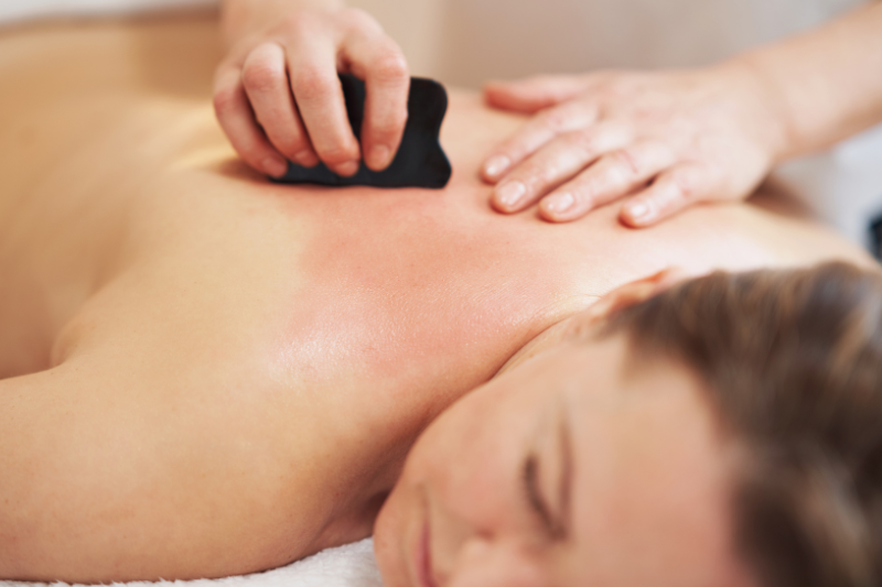 Tratamiento corporal masaje con gua sha en Boadilla del Monte